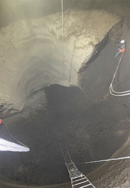 水泥庫清庫，清理鋼板倉