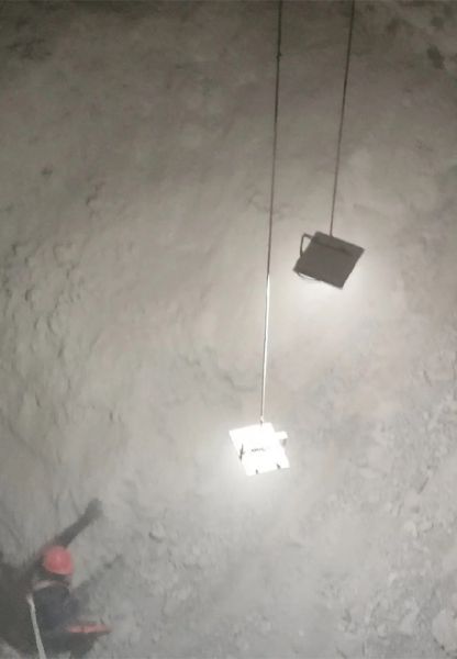 水泥庫清庫，清理鋼板倉